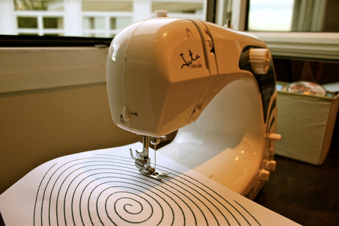 Practicando con la máquina de coser